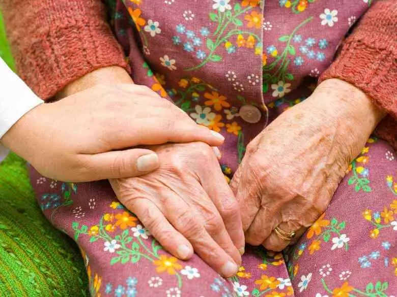 Alzheimer w rodzinie. Jak wspierać najbliższych?